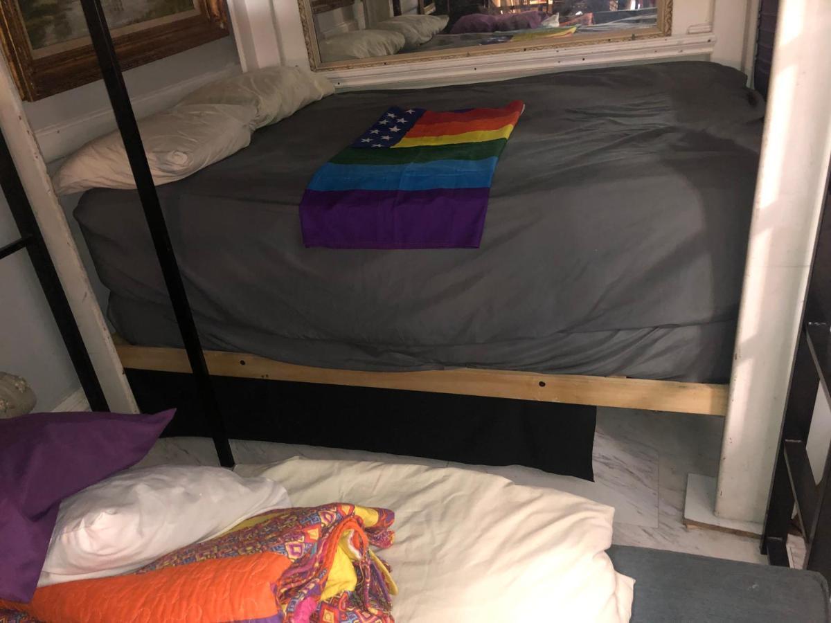 Private In Manhattan Guest house