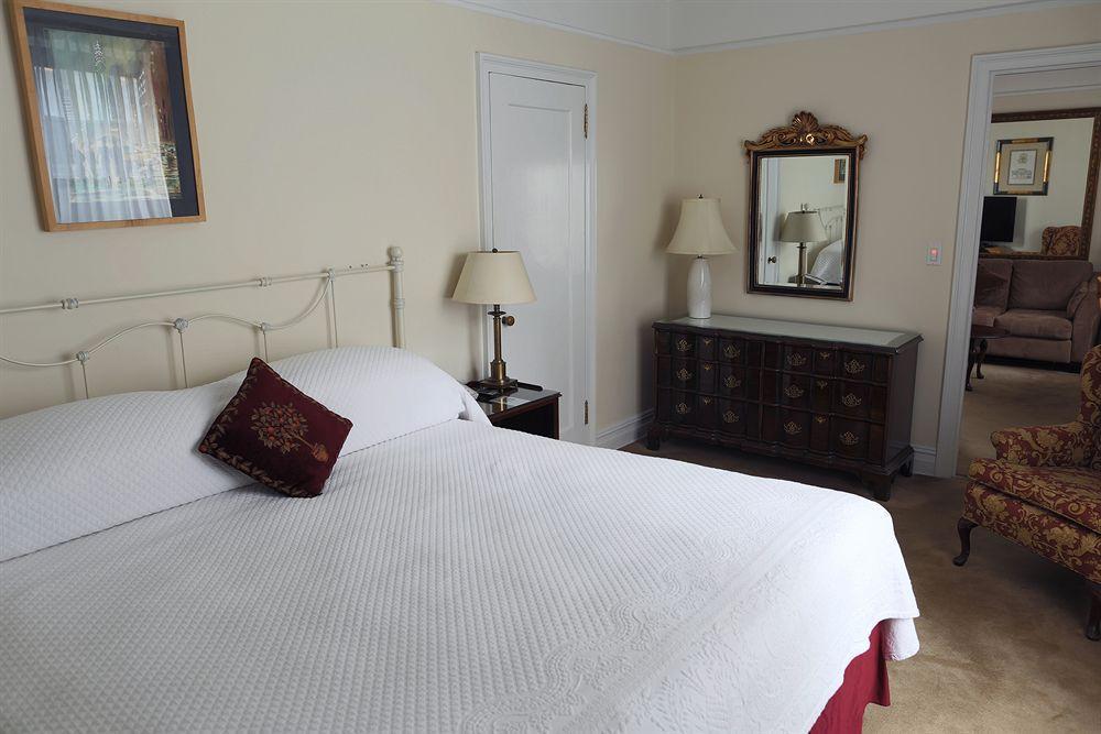 Hotel Roger Smith