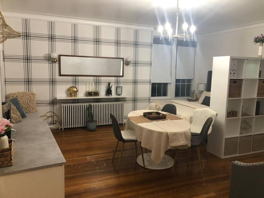 Apartment Private In Townhouse W Shared Baths Qn Bed 1-3ppl *