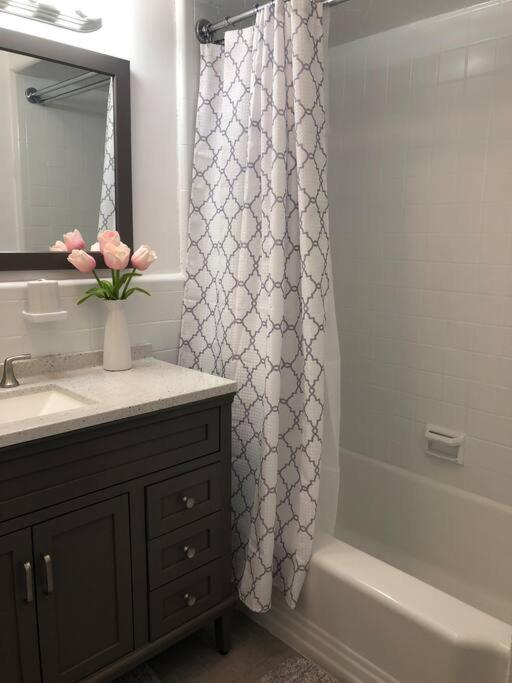 Private In Townhouse W Shared Baths Qn Bed 1-3ppl * New York