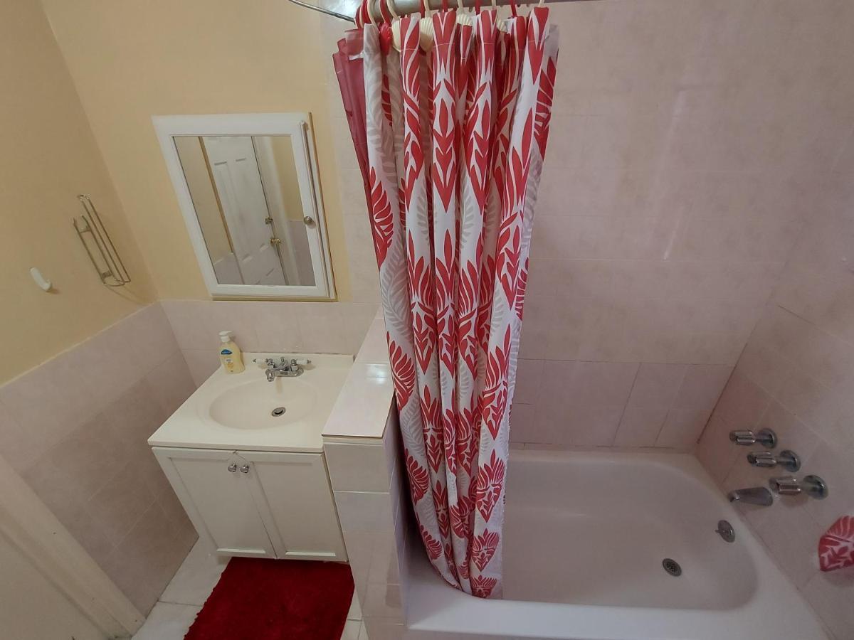 Crsytal Chateau Homestay *