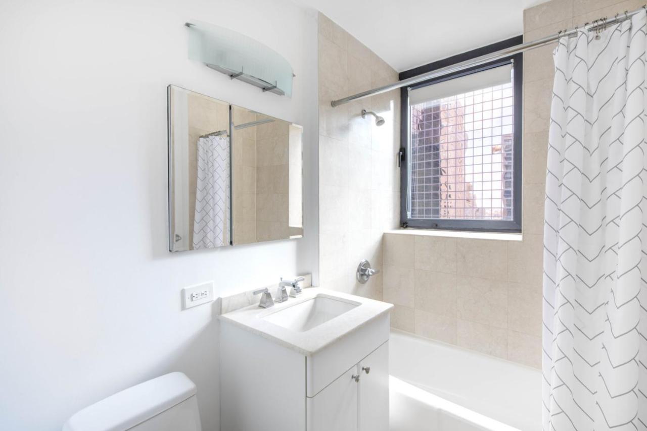 Midtown 2br W Pool Gym Roof Nr Subway Nyc-385 Apartment