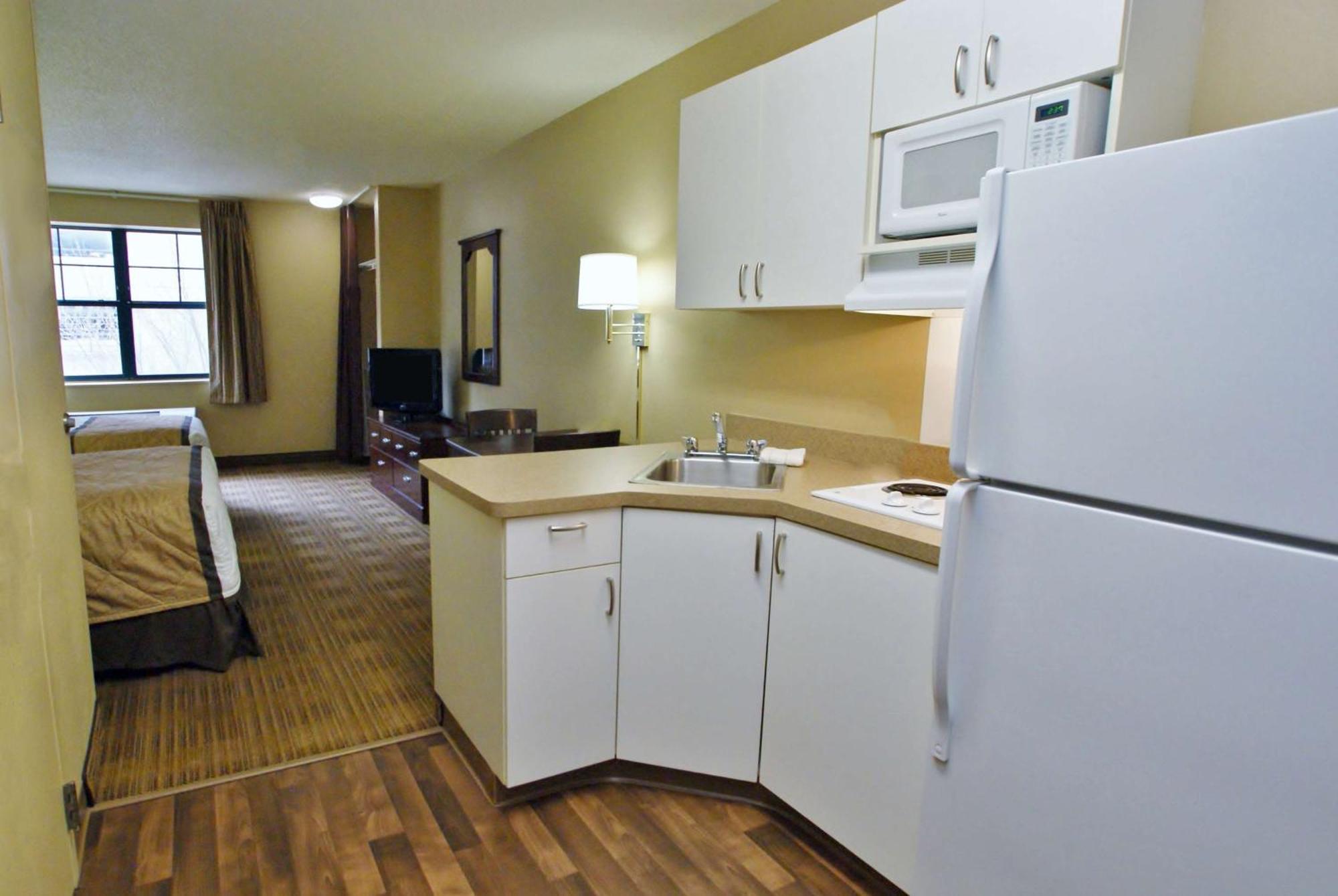 Extended America - - Laguardia Airport 2*