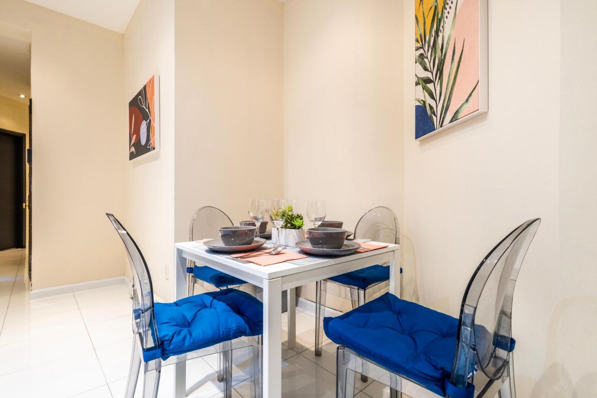 Spacious 4bd Gem In Manhattan Apartment