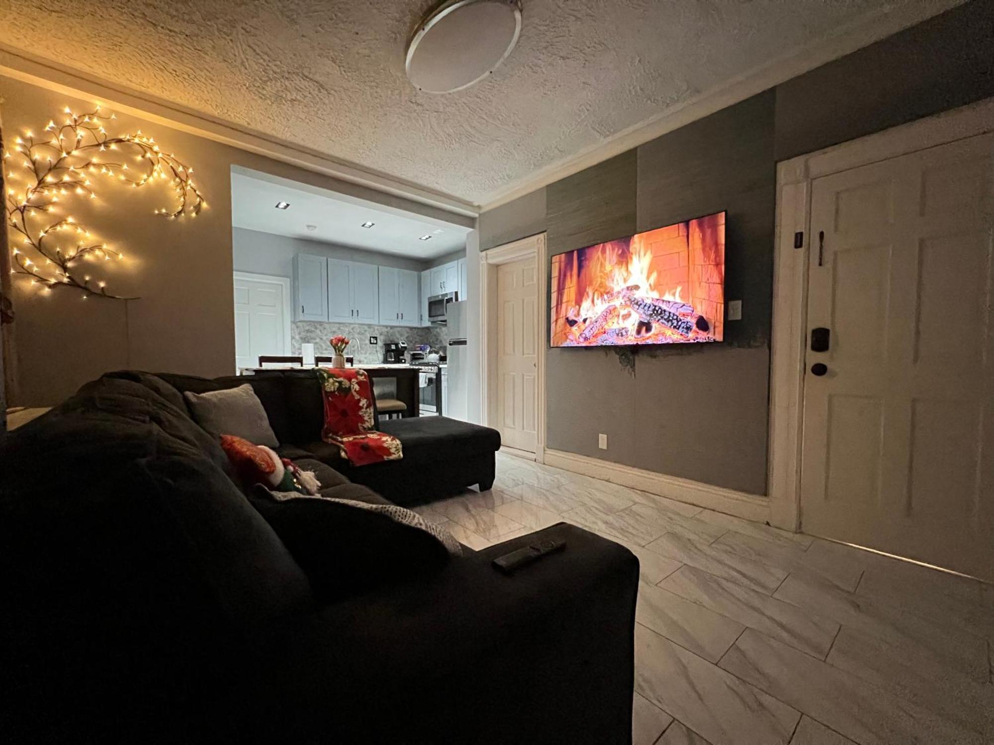3 Bedrooms In 2nd Floor Modern Brooklyn Home, Close To J Train Guest house *