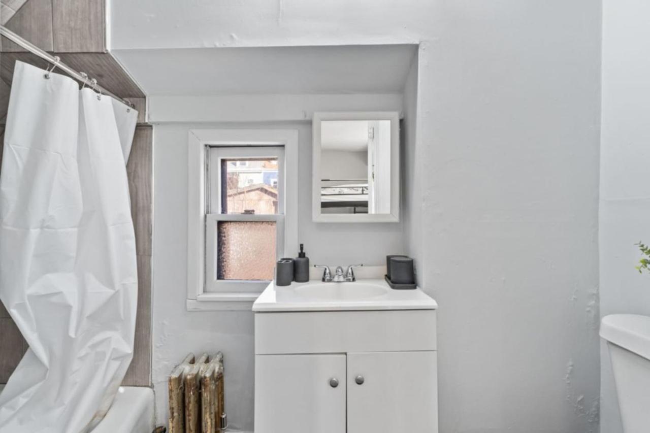 Holiday home The Whimsical Estate Sleeps 16plus 20m To Nyc Free Parking *