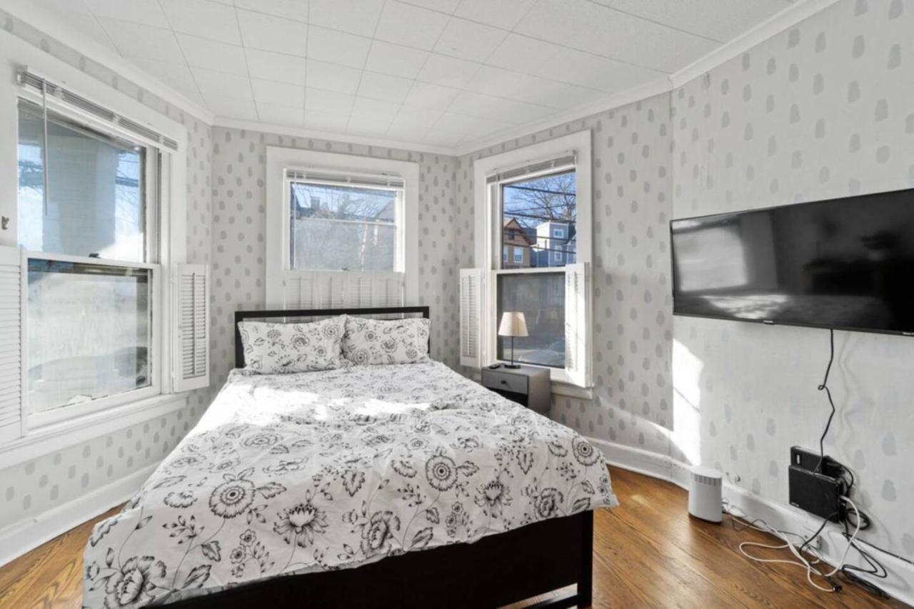 Holiday home The Whimsical Estate Sleeps 16plus 20m To Nyc Free Parking