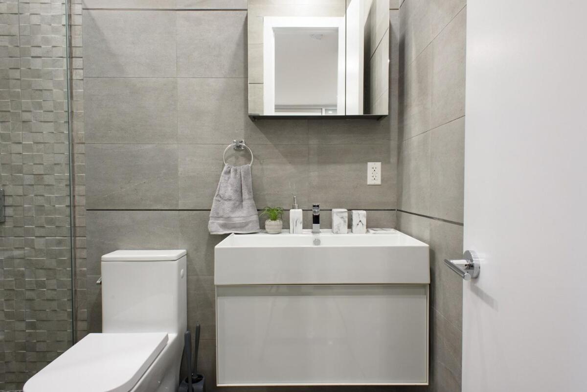 78-1b New 1br Prime Ues Wd In Unit