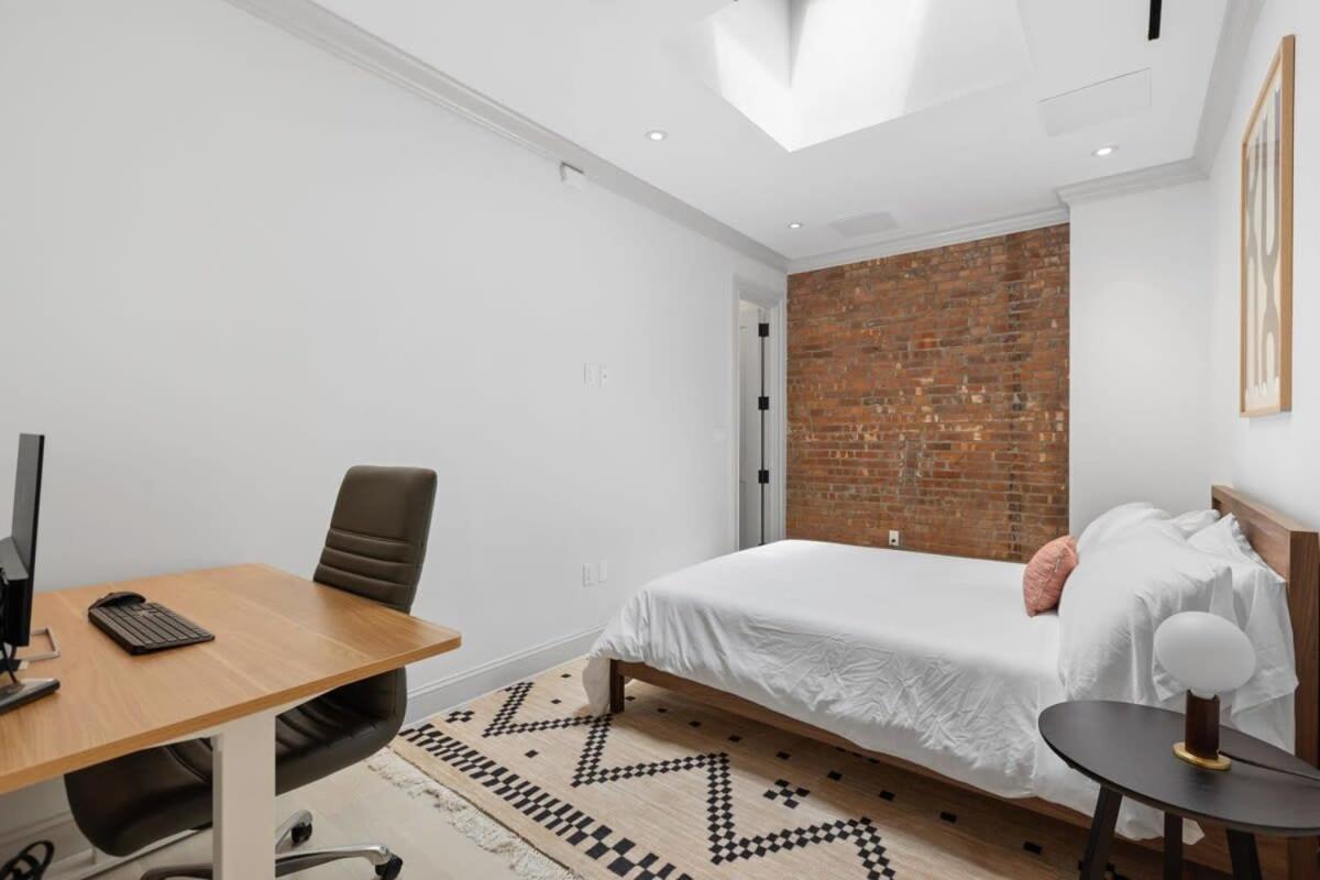 Linden Place Ii By Rove Travel 3 Bedroom Lenox Hill New York