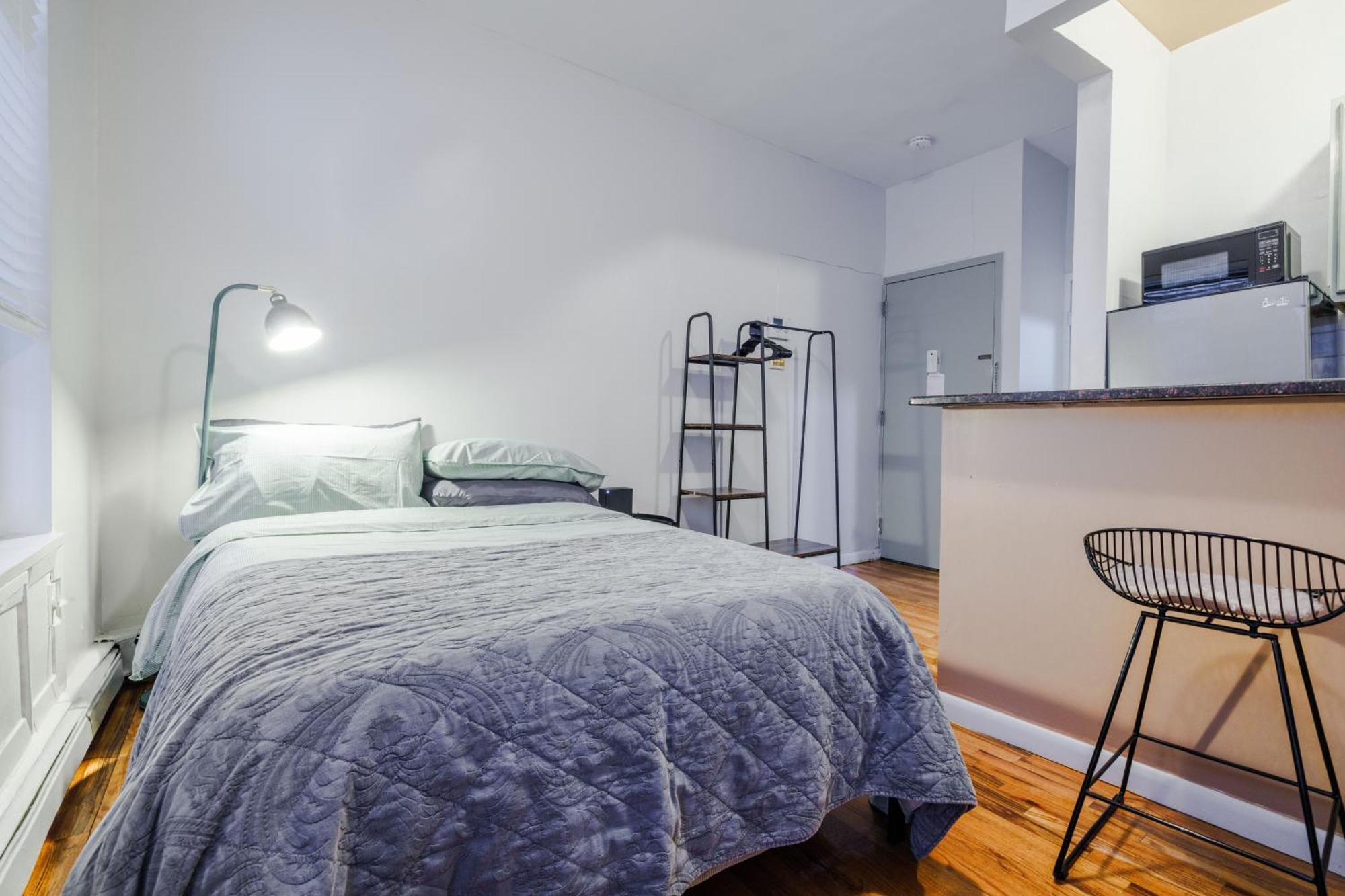 Park Side Living, Get Cozy Apartment *