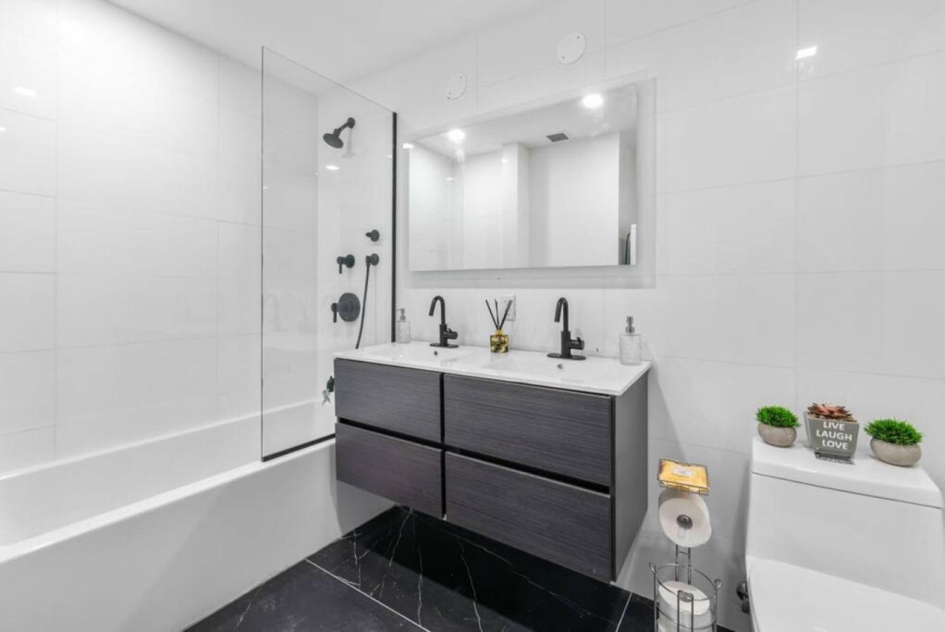 Apartment 3br Penthouse With Massive Private Rooftop *