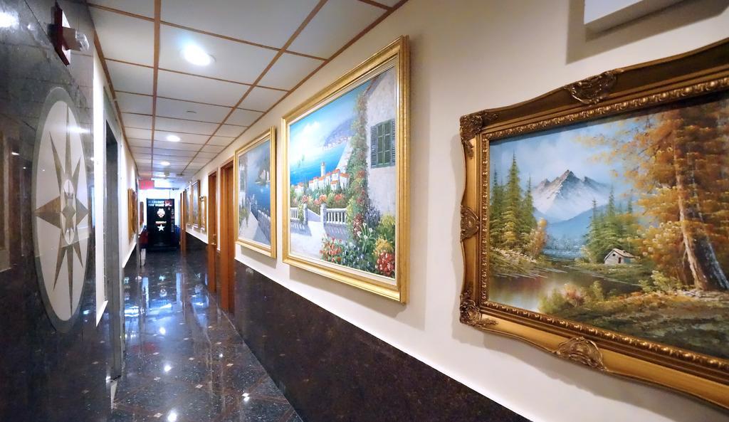 Paris Hotel 3*