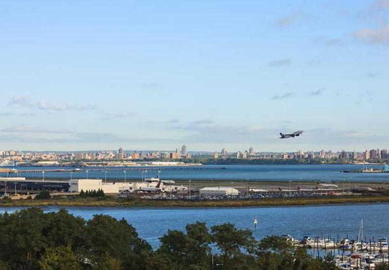 Hotel Springhill By Marriott Laguardia Airport 3*