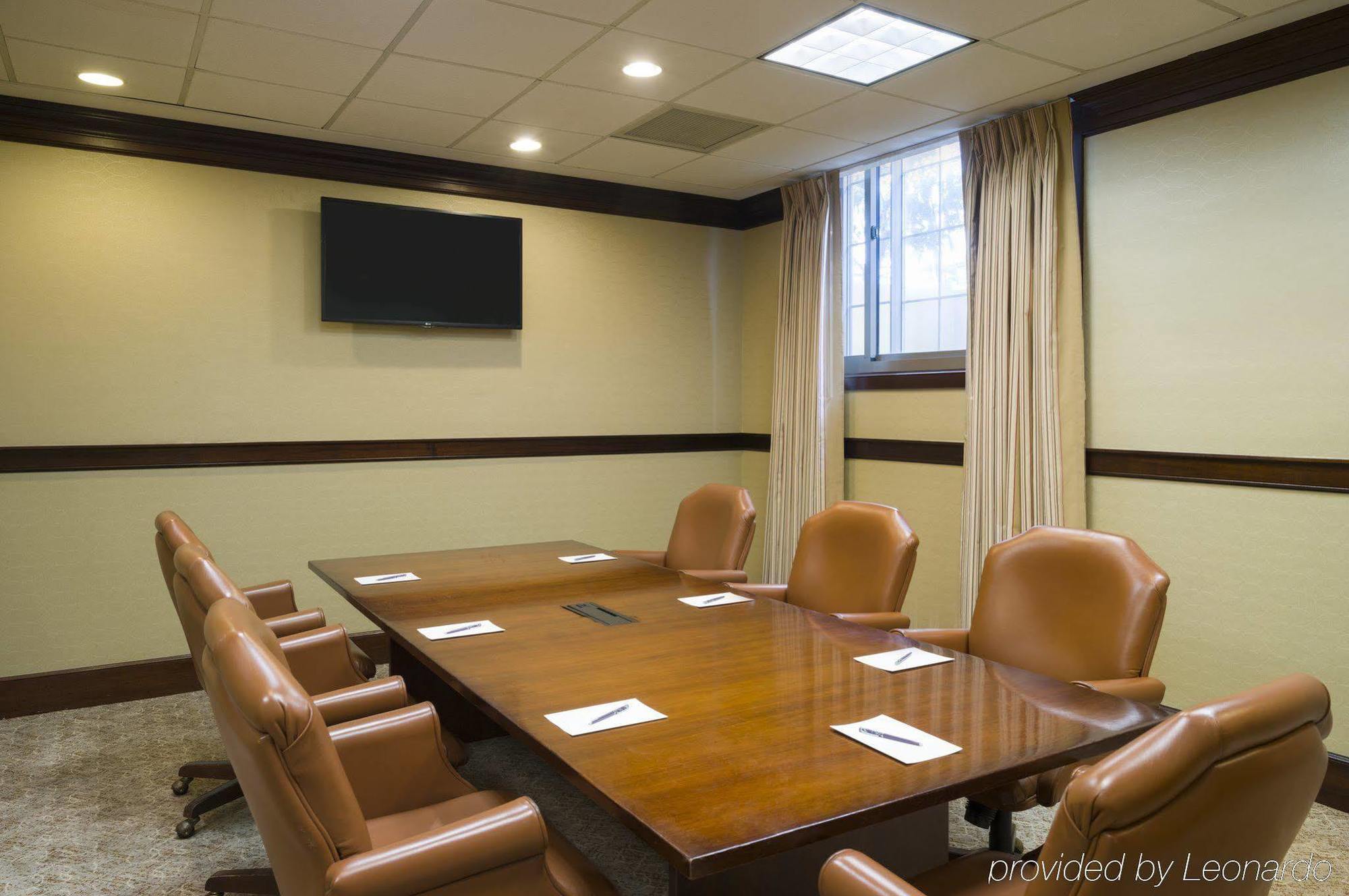 Sheraton Jfk Airport Hotel 3*