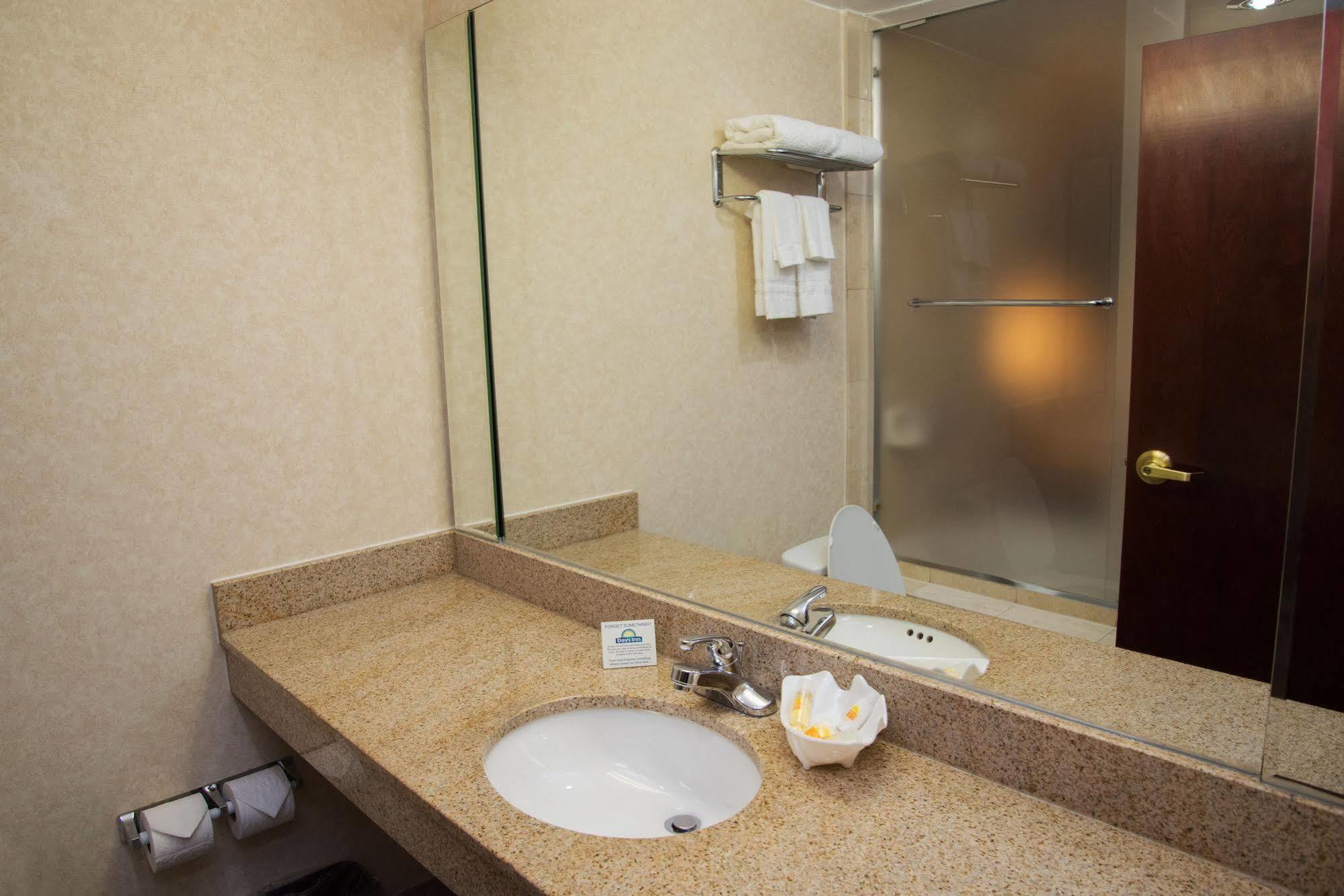 Hotel Days By Wyndham Jamaica / Jfk Airport