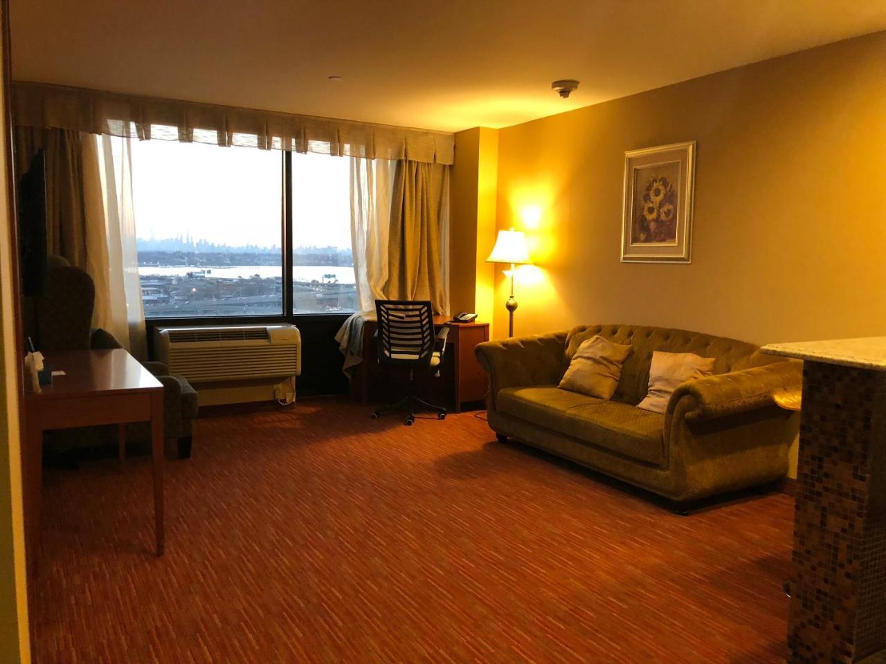 Ramada By Wyndham Flushing Queens Hotel New York