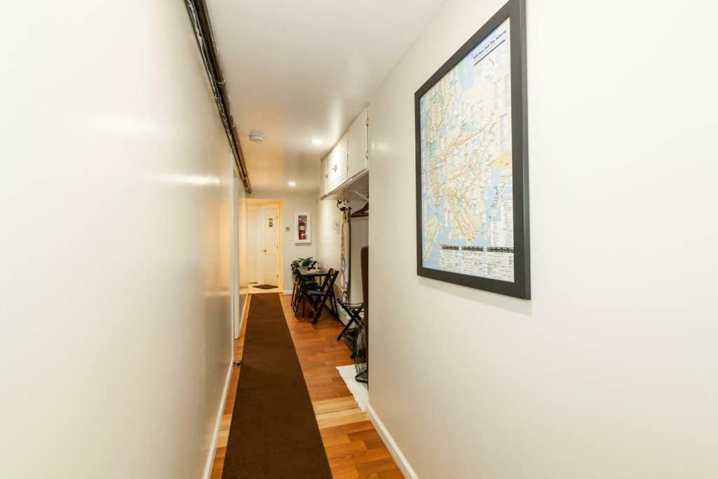 Elegant 2 Bedroom W Modern Amenities Apartment *