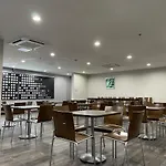 Days Inn By Wyndham Bronx Nyc