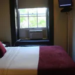Colonial House Inn