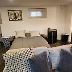 Cozy Studio; Lower Level Unit