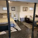 Cozy Studio; Lower Level Unit