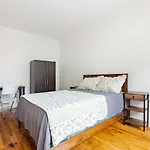 Montgomery Street Guest House