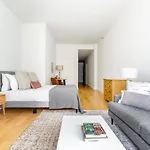 Fidi Studio W Doorman Gym Nr Wtcwall St Nyc-543