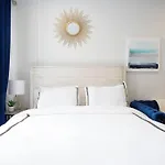 240-15 Luxury Studio Prime Location W&D