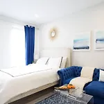 240-15 Luxury Studio Prime Location W&D