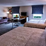 Hampton Inn & Suites Staten Island