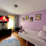 Lavender Queen Room Bright & Peaceful Stay In Central Harlem