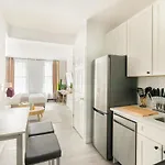 240-10 New Modern Studio Ues W&D