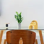 74-1C New Studio With Private Outdoors - Gym