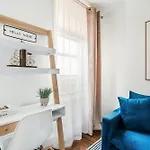 69-3B Celebrate In Style 1Br Prime Lower East Side Brand New