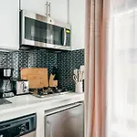 69-3B Celebrate In Style 1Br Prime Lower East Side Brand New