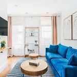 69-3B Celebrate In Style 1Br Prime Lower East Side Brand New