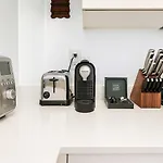 Modern Studio With Private Bathroom And Kitchen