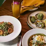 Flatiron Hotel, Sonder
