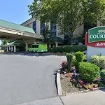 Courtyard By Marriott New York Laguardia Airport
