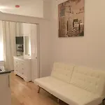 Manhattan Studio In Hells Kitchen