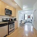 3 Bedroom Modern Apartment - Times Square