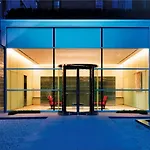 Global Luxury Suites At 777 6Th Avenue