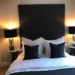 Exquisite 2 Bedroom 2 Baths All Modern And High End Furniture