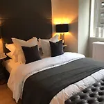 Exquisite 2 Bedroom 2 Baths All Modern And High End Furniture