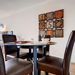 Global Luxury Suites At Ritz Plaza