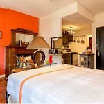 Fabulous Fully Furnished Studio Minutes From Times Square!