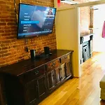 Posh Cobble Hill Apartment, 5 Minutes To Manhattan