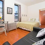 Manhattan Lodging