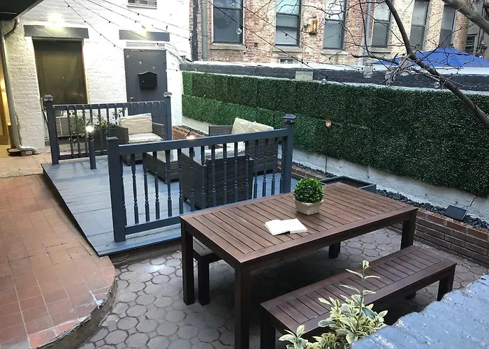 26-4A New Studio Prime 20\'S W D Shared Courtyard