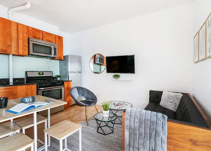 102-1A Best Value 2Br Apt Near Central Park